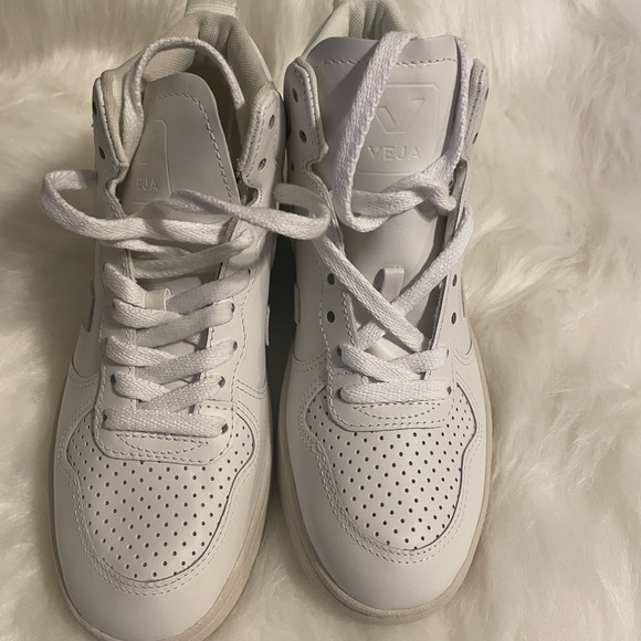 Veja V-15 Mid Sneaker - Picture 3 of 6